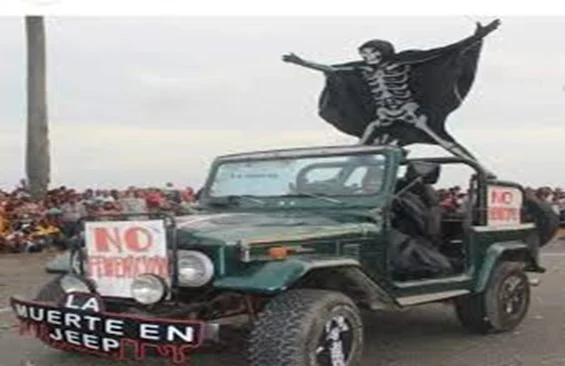 La-muerte-en-jeep-en-el-desfile-de-carnaval.-Foto-fuente-externa-2