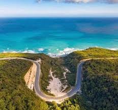 La-peligrosa-Vuelta-de-Gabino.-Al-fondo-el-mar-Caribe.