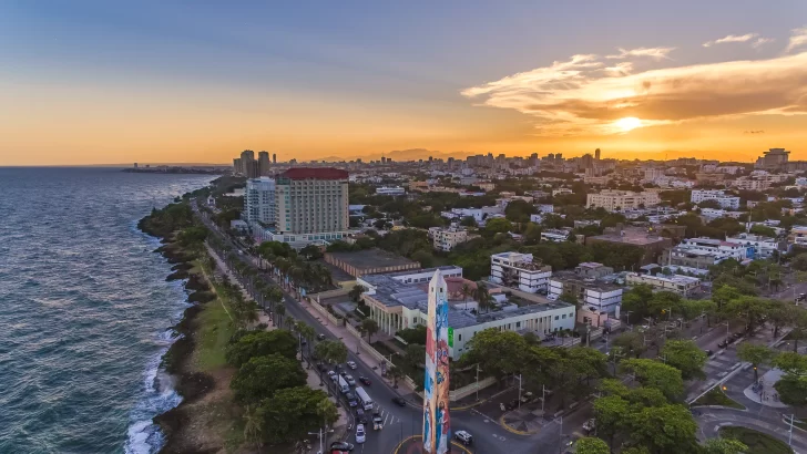 Hoteleros respaldan medida que regula el transporte de carga en el malecón