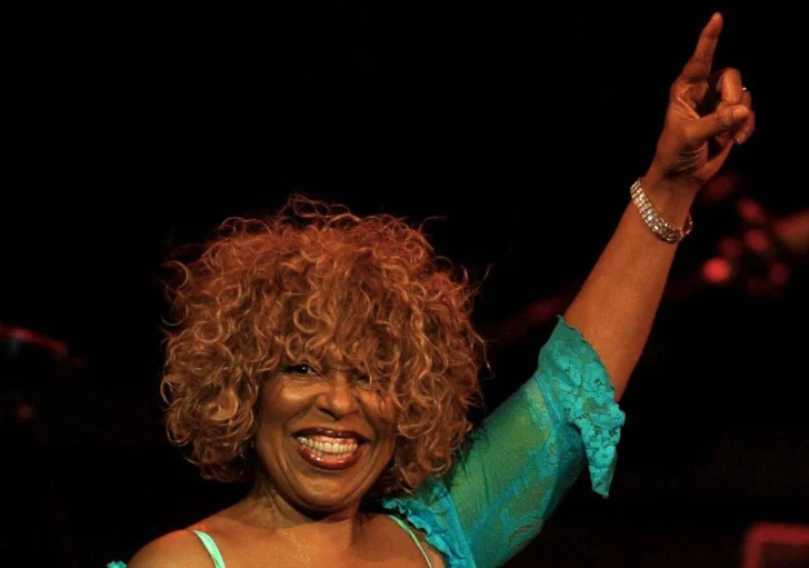 Roberta Flack, cantante del éxito 'Killing Me Softly With His Song', fallece  a los 88 años | Acento