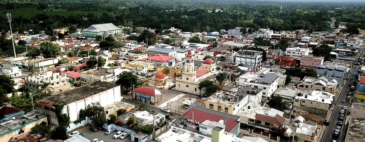 Salcedo-y-su-hermoso-templo-728x285