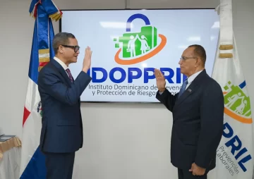 Juramentan ministro de Trabajo como presidente del consejo directivo IDOPPRIL