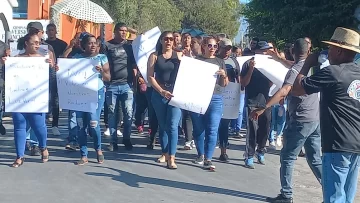 Comunitarios en Pedernales protestan contra Edesur por largos apagones y altos cobros