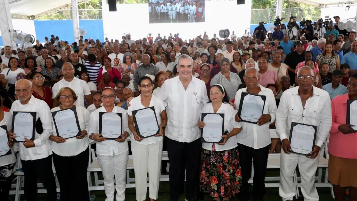 Entregan 1,100 certificados de títulos en el proyecto Savica, Los Alcarrizos