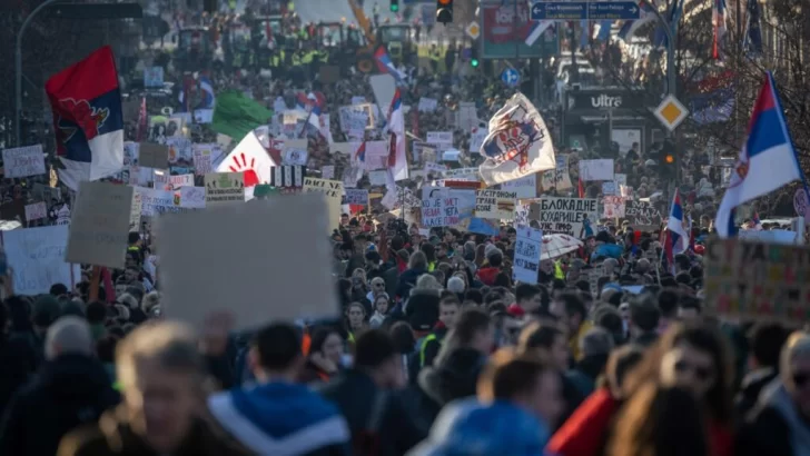 Las protestas en Serbia desafían el poder político y la geopolítica: Ya no queremos emigrar