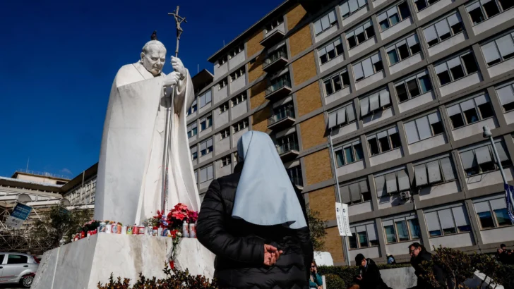 El hospital que salvó la vida de Juan Pablo II: cómo es el sanatorio de Roma donde están tratando al papa Francisco