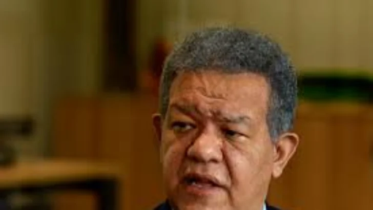 Leonel: el 49 % de los dominicanos toma préstamos para cubrir canasta