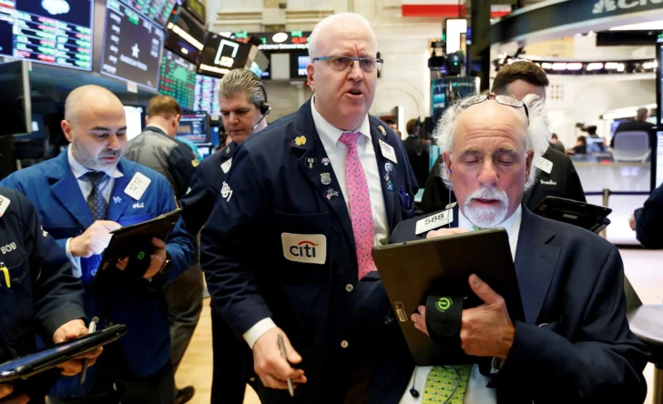 Wall Street cierra con notable subida en la peor semana para el Dow desde 2023