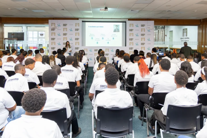 Superintendencia de Bancos impulsa la educación financiera en los jóvenes