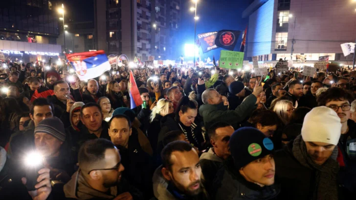 Multitudinaria manifestación estudiantil en Serbia para protestar contra la corrupción