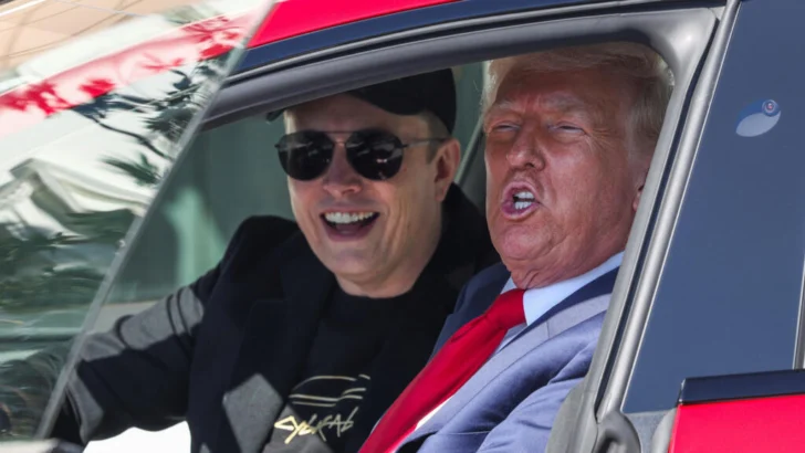 ¿Por qué la acción de Tesla se desploma si su dueño, Elon Musk, es la mano derecha de Trump?