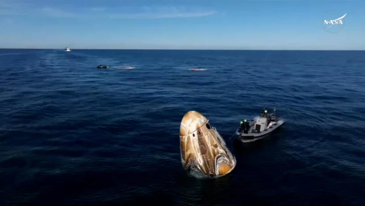 Tras nueve meses varados en la EEI, dos astronautas finalmente llegan a la Tierra