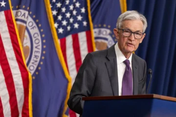 Powell admite una incertidumbre alta y que los aranceles presionan al alza la inflación