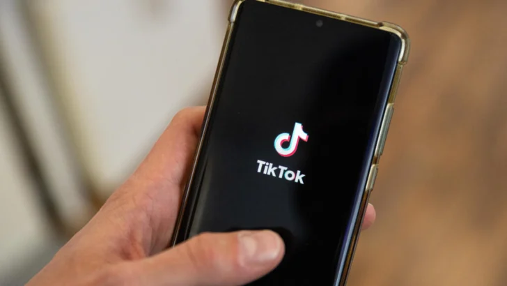 En Europa, los padres ya pueden limitar a distancia el tiempo que sus hijos pasan en TikTok