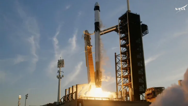 Lanzamiento de SpaceX facilita el regreso de dos astronautas tras nueve meses en la estación espacial