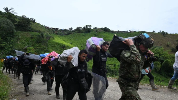 Liberan a 29 policías y militares retenidos desde el jueves en el suroeste de Colombia