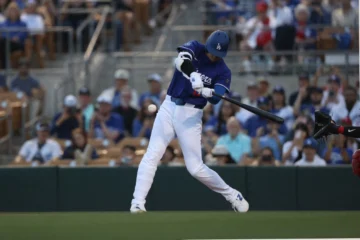 Shohei Ohtani conecta jonrón en su debut de pretemporada con los Dodgers