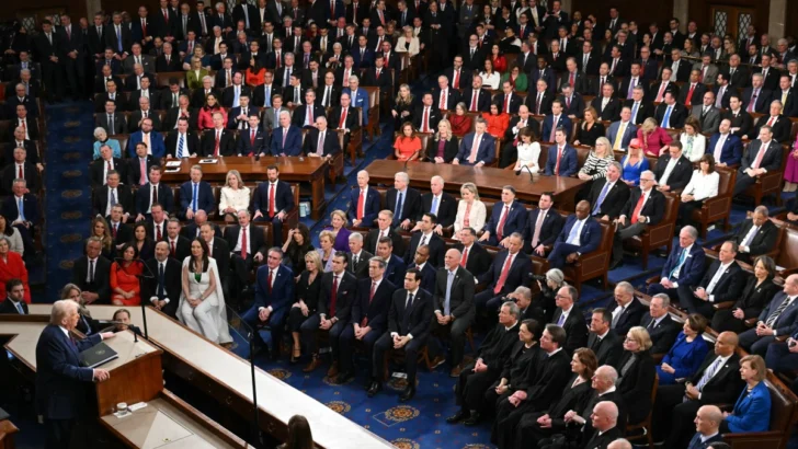 Democrátas interrumpen a Trump con abucheos durante su discurso en el Congreso