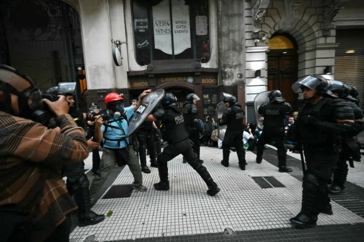 AFP__20250312__37238TZ__v1__Preview__ArgentinaEconomyPensionersProtest-728x485 AFP__20250312__37238TZ__v1__Preview__ArgentinaEconomyPensionersProtest-728x485