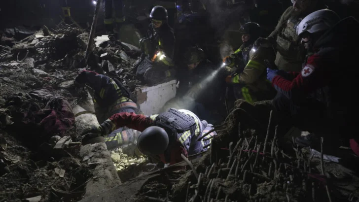 Al menos cinco personas muertas tras bombardeos rusos contra Ucrania