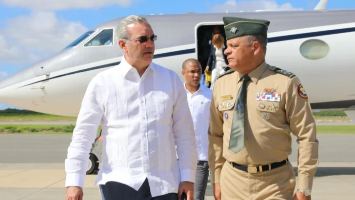 Abinader regresó tras visita a EEUU por inversiones y plan para producir semiconductores