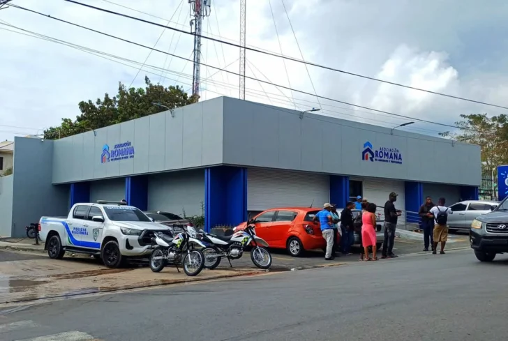 Guardia de seguridad muere en asalto a banco