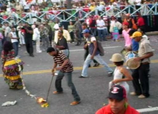 El-papelon-en-el-desfile-nacional-de-carnaval-2009.-Fuente-externa