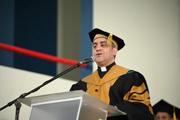 Rector de la UCNE llama a graduados a contribuir al bienestar y desarrollo de comunidades