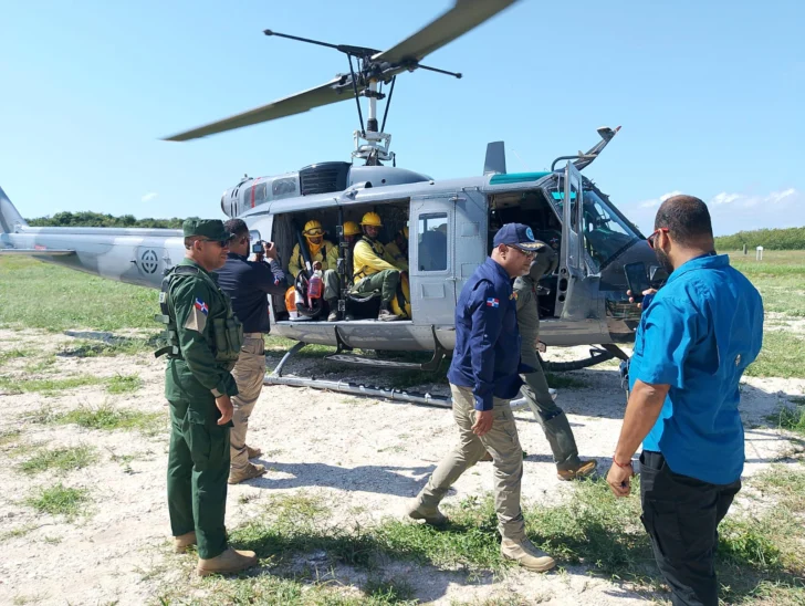 Aviones de Fuerza Aérea apoya labor de combate al fuego forestal en La Altagracia