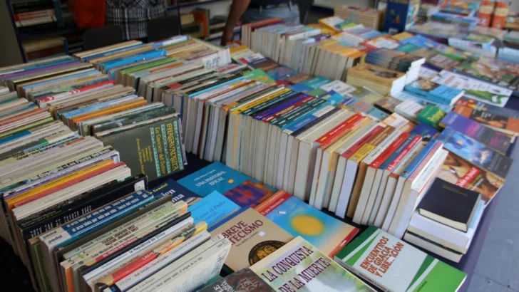 Jóvenes dominicanos prefieren libros de romance y realismo, revela estudio
