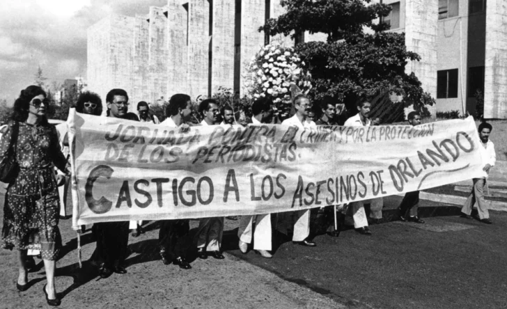 Manifestacion-de-protesta-reclamando-castigo-para-los-asesinos-del-periodista-Orlando-Martinez.-1-728x444