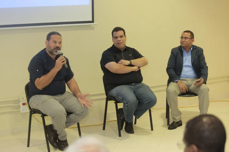 UASD auspicia panel sobre inteligencia artificial Grok 3