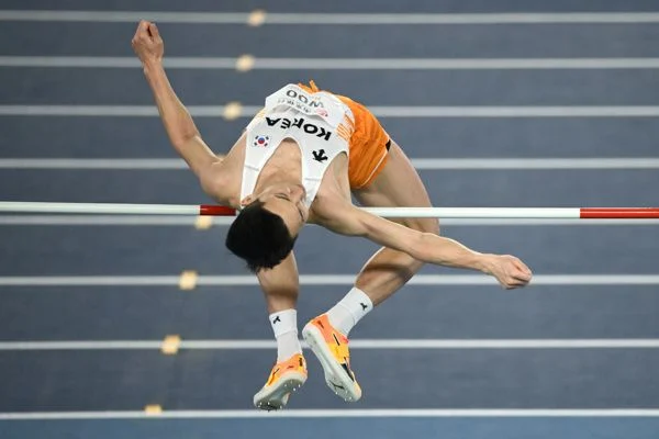 Sanghyeok Woo recupera corona mundial de salto de altura