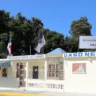 Poeta Julio Cuevas dona su biblioteca al Centro Universitario UASD-Neiba