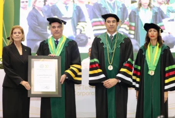 Presidente Abinader recibe el título Doctor Honoris Causa de UTESA