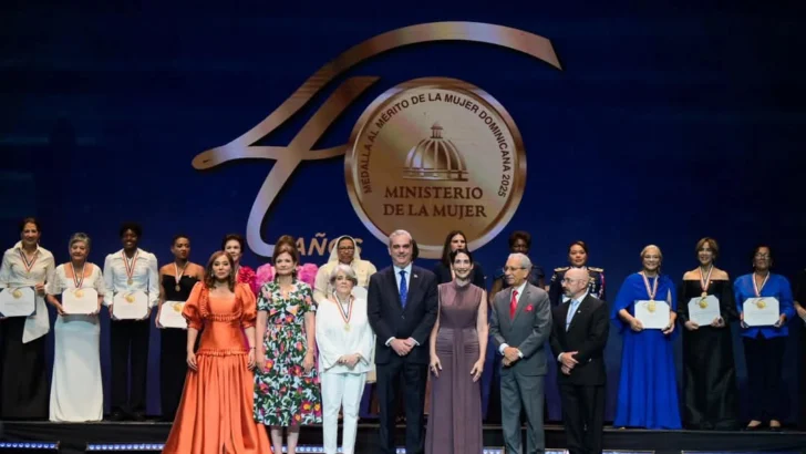 El presidente Abinader reconoce a 16 mujeres con medalla al mérito El presidente Abinader reconoce a 16 mujeres con medalla al mérito