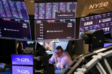 Wall Street sufre fuerte caída por temores sobre economía de EEUU y declaraciones de Trump