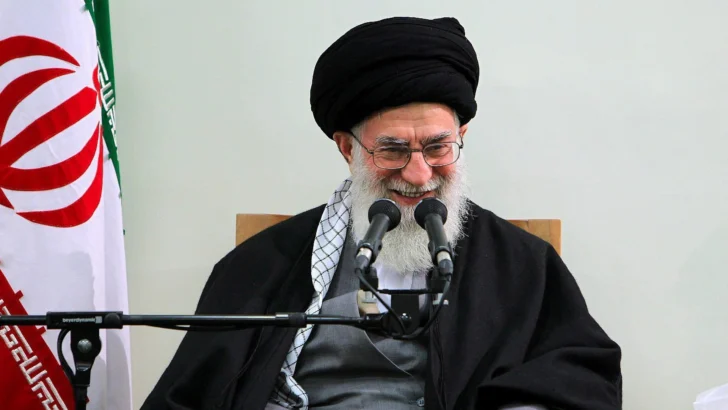 El líder supremo de Irán nombra a posibles sucesores por si lo matan, según New York Times