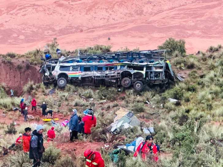 Sube a 31 el número de personas fallecidas en un nuevo accidente vial en Bolivia