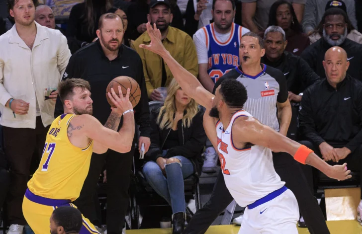 Los Lakers también saben sufrir y remontan un duelo mayúsculo ante los Knicks