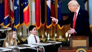 'Están jugando a la política con mi hijo': qué efectos está teniendo la decisión de Trump de desmantelar el Departamento de Educación de EE.UU.