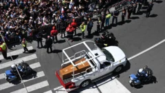 Multitudinario adiós al papa Francisco en Roma