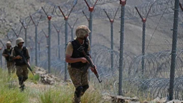 Un ministro de Pakistán advierte sobre un posible ataque desde la India en las próximas horas