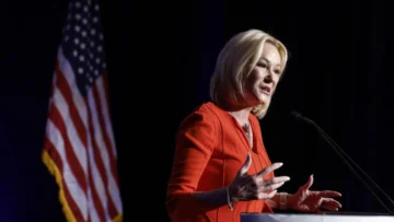 Paula White-Cain, abanderada de la cruzada ultraconservadora de Donald Trump