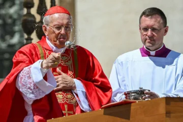 La inédita procesión del féretro y otros 3 momentos significativos del funeral del papa Francisco