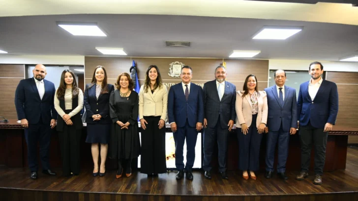 JCE presenta al CONEP y a ANJE su proyecto de nueva Cédula de Identidad y Electoral JCE presenta al CONEP y a ANJE su proyecto de nueva Cédula de Identidad y Electoral