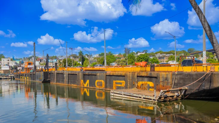 Obras Públicas cerrará durante dos horas el puente flotante este sábado Obras Públicas cerrará durante dos horas el puente flotante este sábado