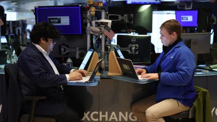 Wall Street acumula ganancias en semana turbulenta por aranceles entre EEUU y China Wall Street acumula ganancias en semana turbulenta por aranceles entre EEUU y China
