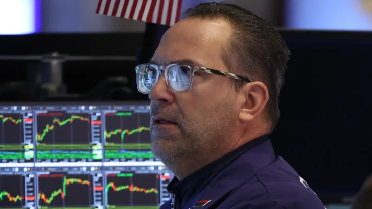 Wall Street termina semana marcada por exenciones a aranceles y temores a recesión Wall Street termina semana marcada por exenciones a aranceles y temores a recesión