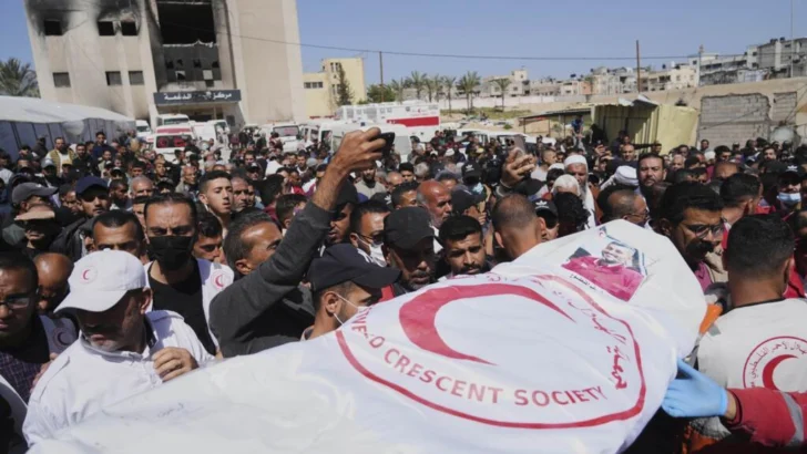 Rescatistas muertos en Gaza: guerra de comunicaciones entre la Media Luna Roja e Israel